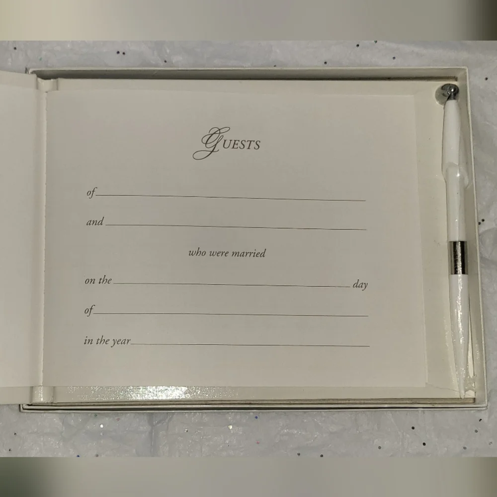 Precious Moments 1998 Wedding Guest Book